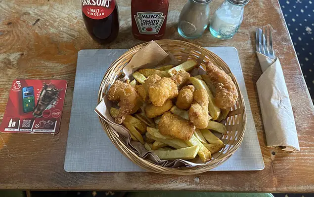 scampi-chips-basket-meal